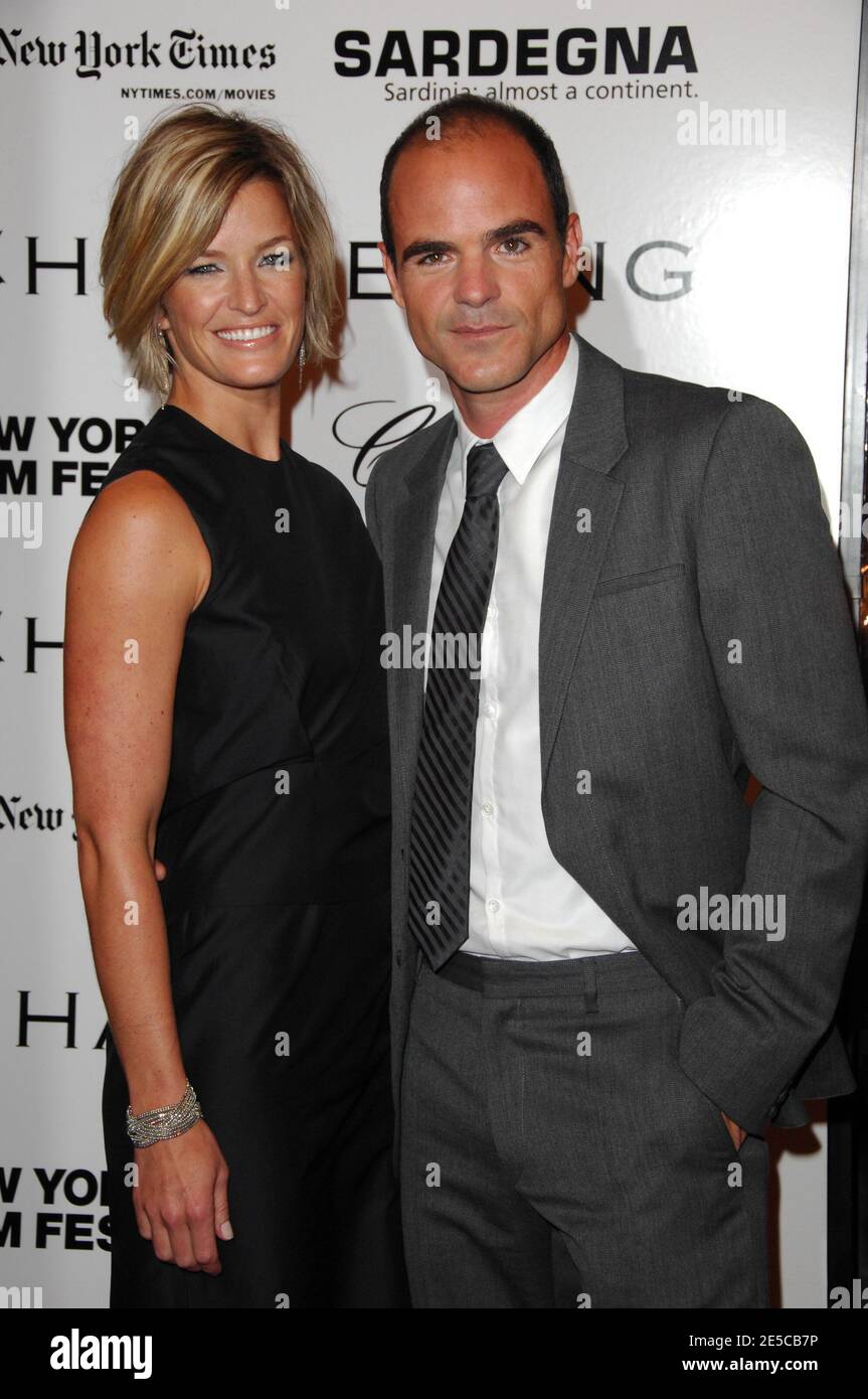 Schauspieler Michael Kelly und Gast nehmen am 4. Oktober 2008 an der New York Film Festival Centerpiece Screening von 'Changeling' im Ziegfeld Theater in New York City, NY, USA Teil. Foto von Gregorio Binuya/ABACAPRESS.COM Stockfoto