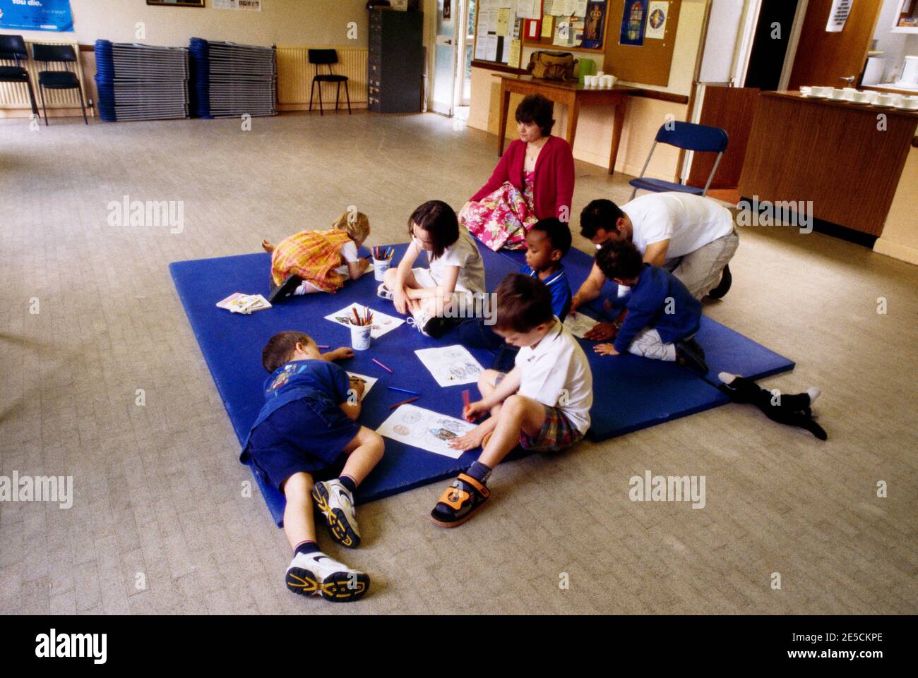 St Anne's Catholic Church Kingston - Messe Kinderliturgie Stockfoto