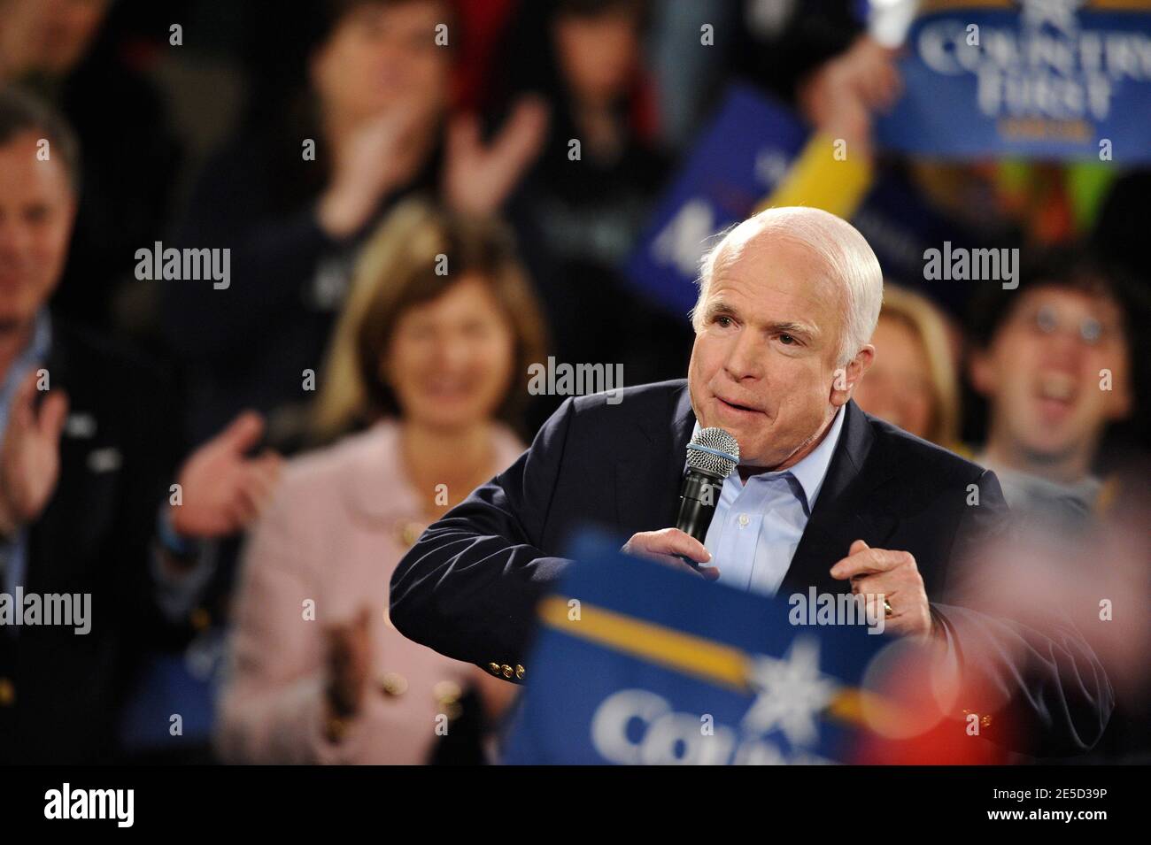 John McCain hielt die letzte Kundgebung seiner Kampagne in Prescott, Arizona am 3. November 2008. Foto von Lionel Hahn/ABACAPRESS.COM Stockfoto