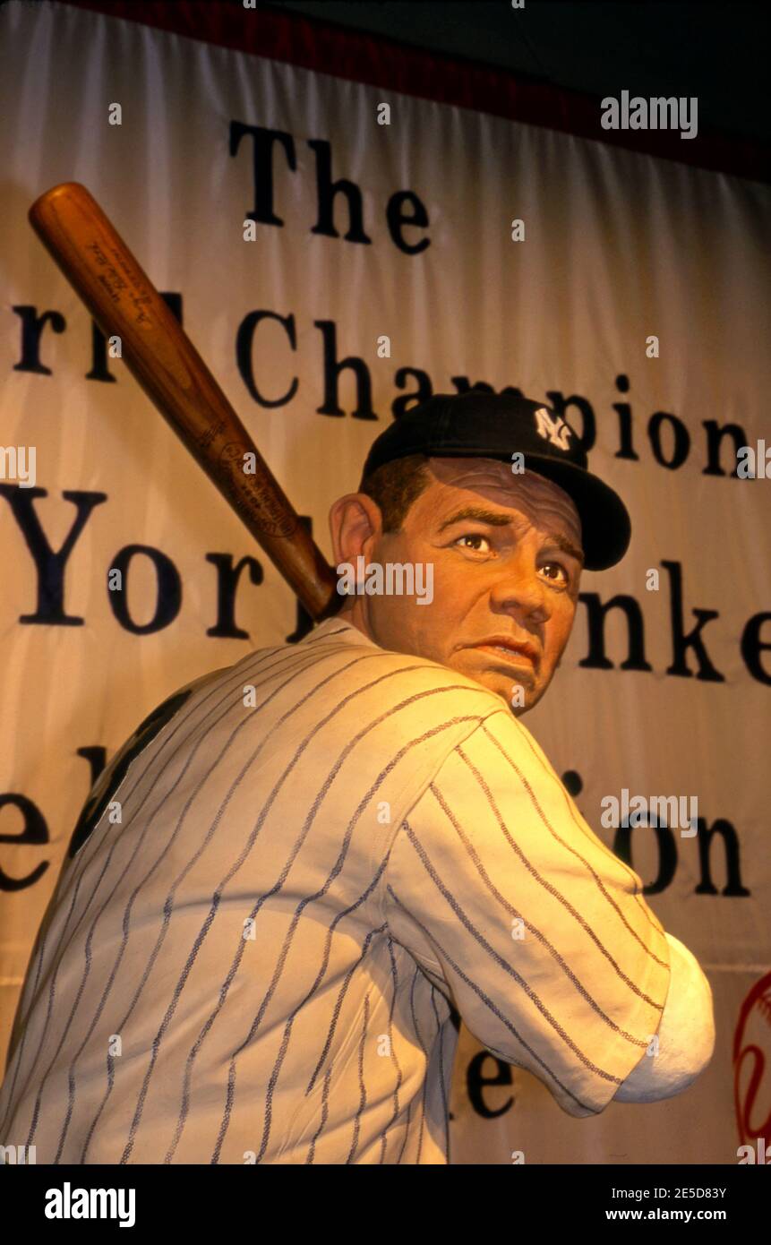 Lebensgroße Statue des Babe Ruth in der National Baseball Hall of Fame in Cooperstown, New York Stockfoto