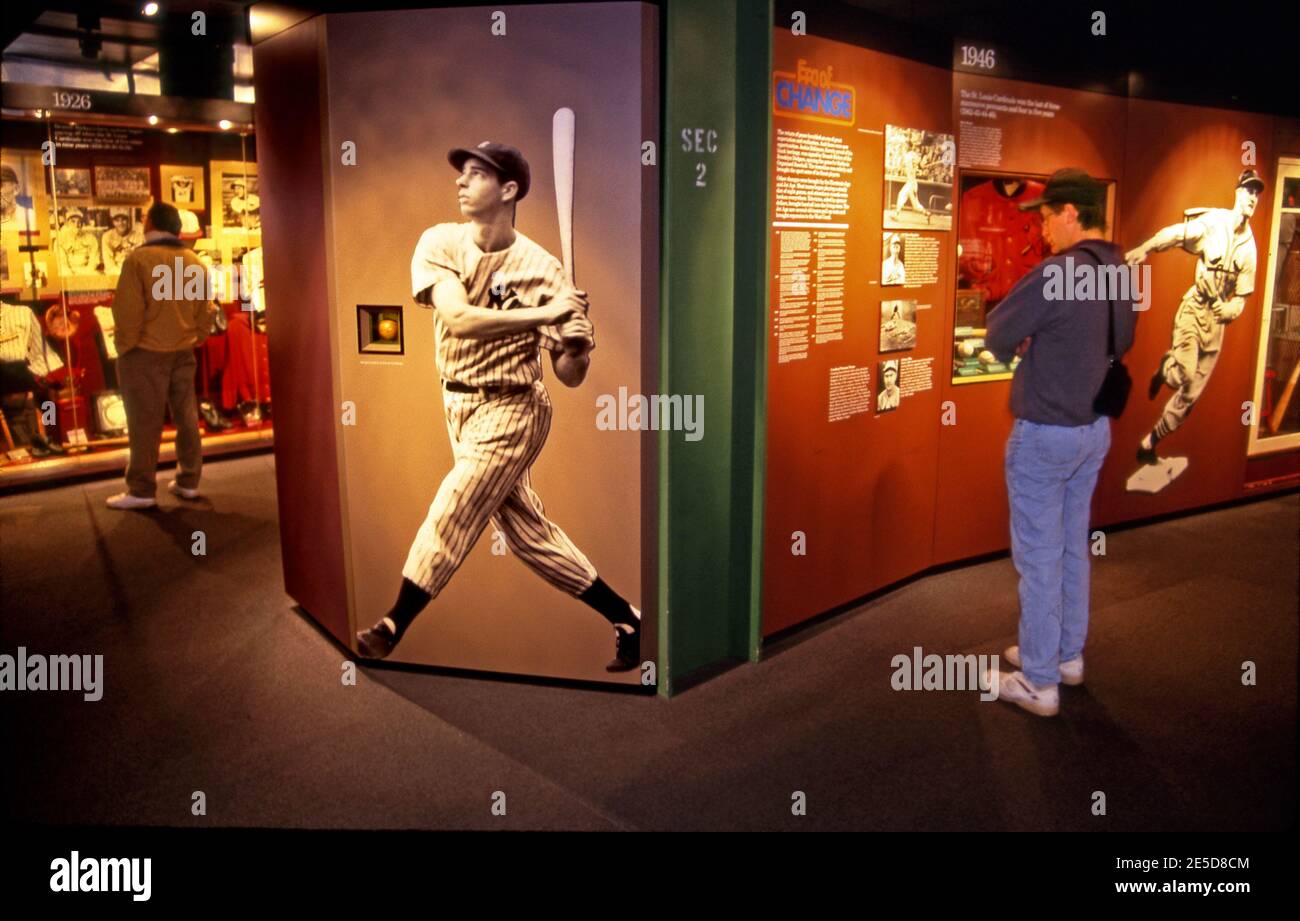 Großes Foto von New York Yankees großen Joe DiMaggio in der National Baseball Hall of Fame in Cooperstown, New York Stockfoto