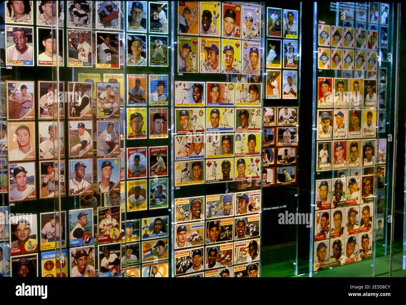 Ausstellung historischer Baseballkarten im National Baseball Hall of Fame Museum in Cooperstown, New York Stockfoto