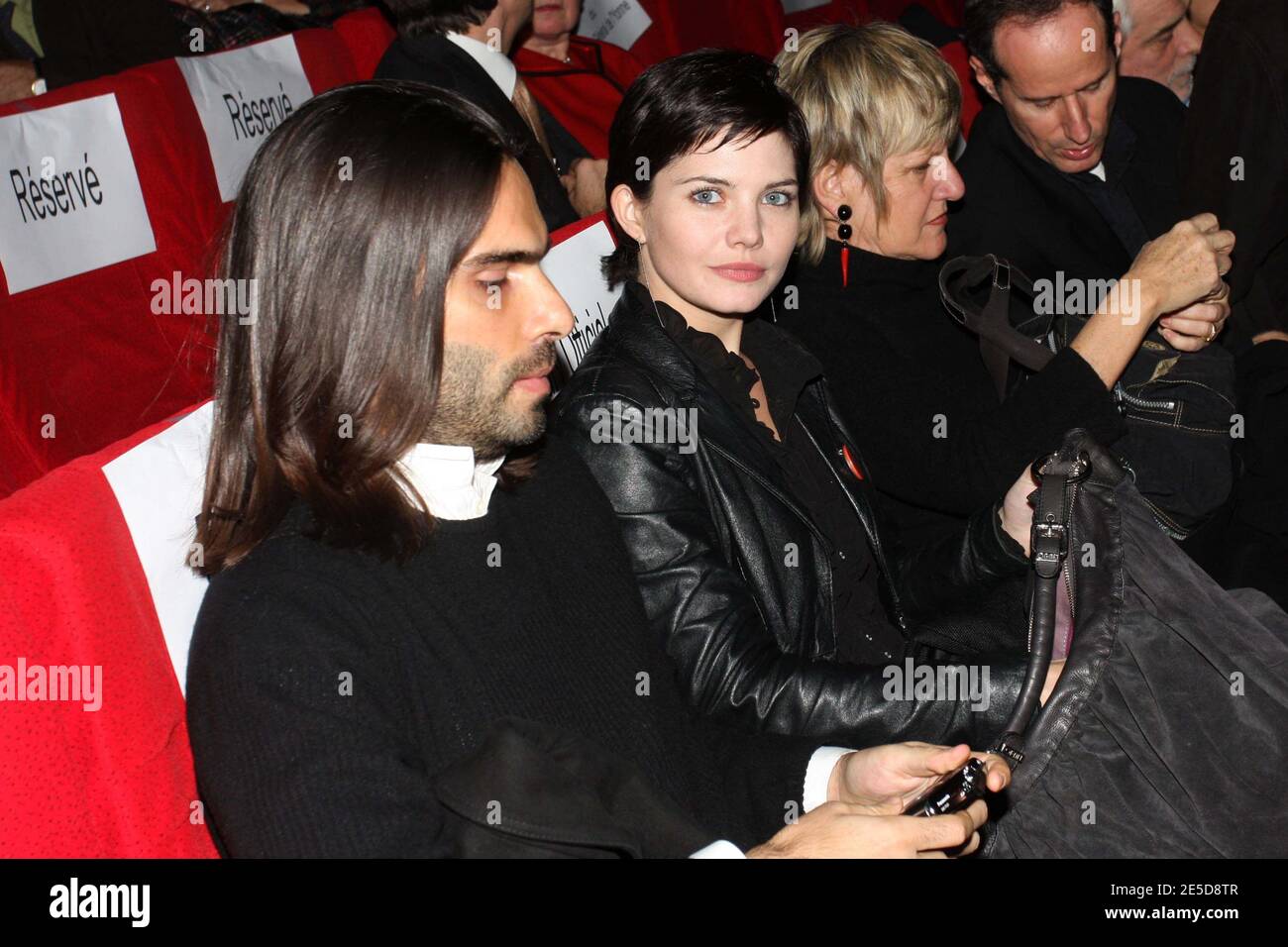 Delphine Chaneac bei der Premiere von 'UN homme et son chien' unter der Regie von Francis Huster (Jean Paul Belmondo letzter Film) und der Eröffnungsfeier des 9. Filmfestivals Musik und Kino in Auxerre, Frankreich am 12. November 2008. Foto von Benoit Pinguet/ABACAPRESS.COM Stockfoto