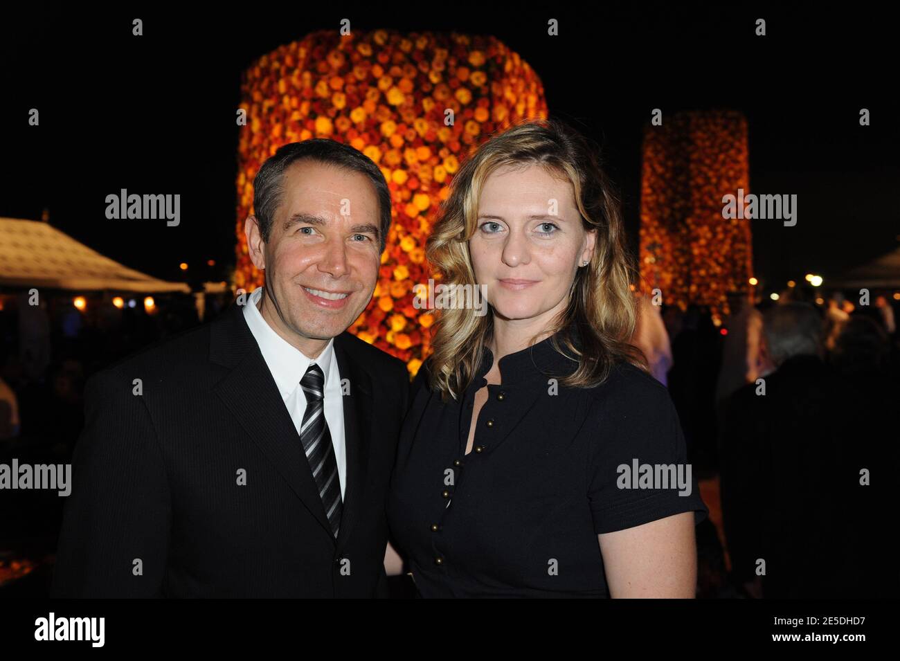 Der US-Künstler Jeff Koons und seine Frau Justine Wheeler-Koons posieren während der Einweihungsfeier des neuen Museums für Islamische Kunst in Doha, Katar, am 22. November 2008. Das Museum wurde von den Architekten I.M. entworfen Pei und Jean-Michel Wilmotte. Foto von Ammar Abd Rabbo/ABACAPRESS.COM Stockfoto