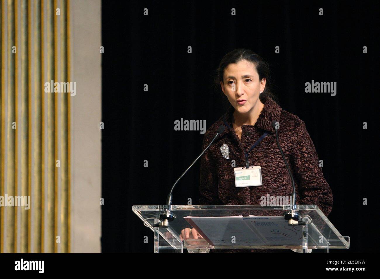 Die französisch-kolumbianische ehemalige FARC-Geisel Ingrid Betancourt nimmt am 9. Weltgipfel der Friedensnobelpreisträger Teil, der am 11. Dezember 2008 im Hotel de Ville in Paris, Frankreich, stattfand. Foto von Malkon/ABACAPRESS.COM Stockfoto