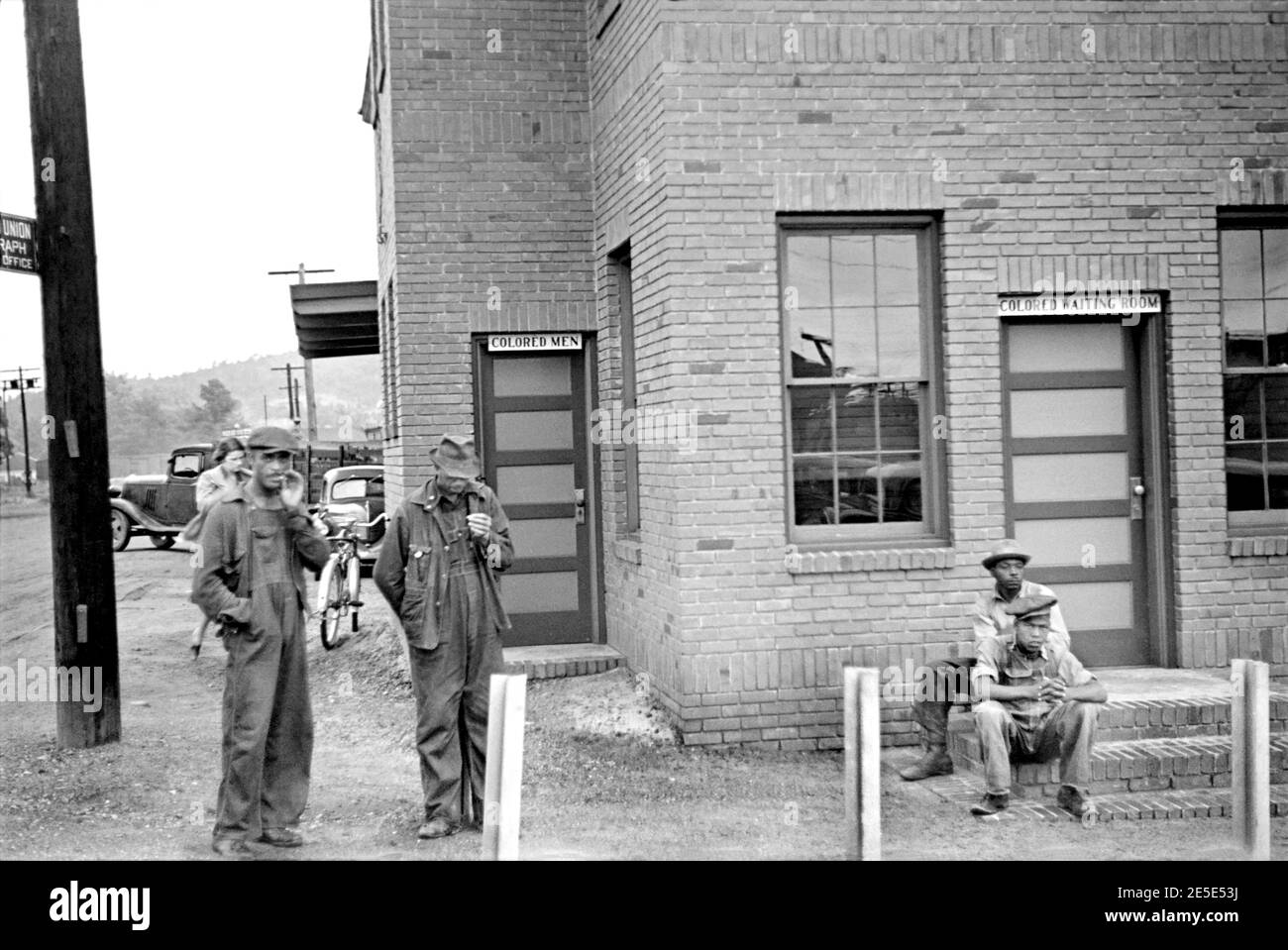 Rassengetrennte Eisenbahnstation, Manchester, Georgia, USA, John Vachon, U.S. Farm Security Administration Stockfoto