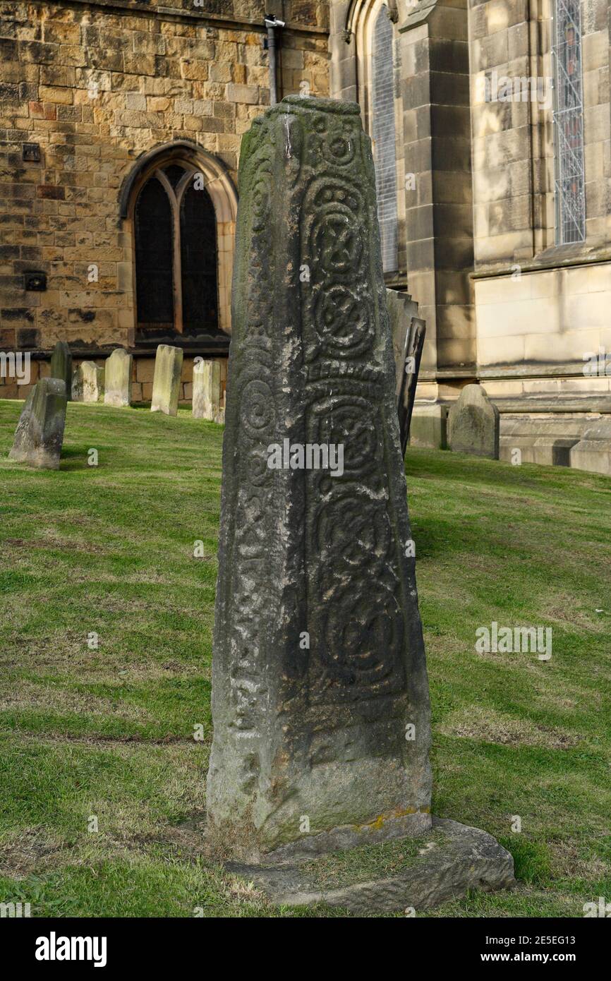 Angelsächsisches Hochkreuz im Kirchhof von Bakewell, Derbyshire England, geplantes altes Denkmal, Klasse I gelistet Stockfoto