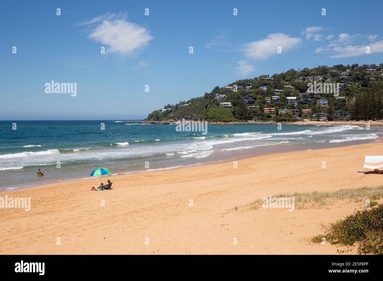 Palm Beach und Menschen genießen Sommertag am Strand, Sydney nördlichen Stränden, NSW, Australien Stockfoto