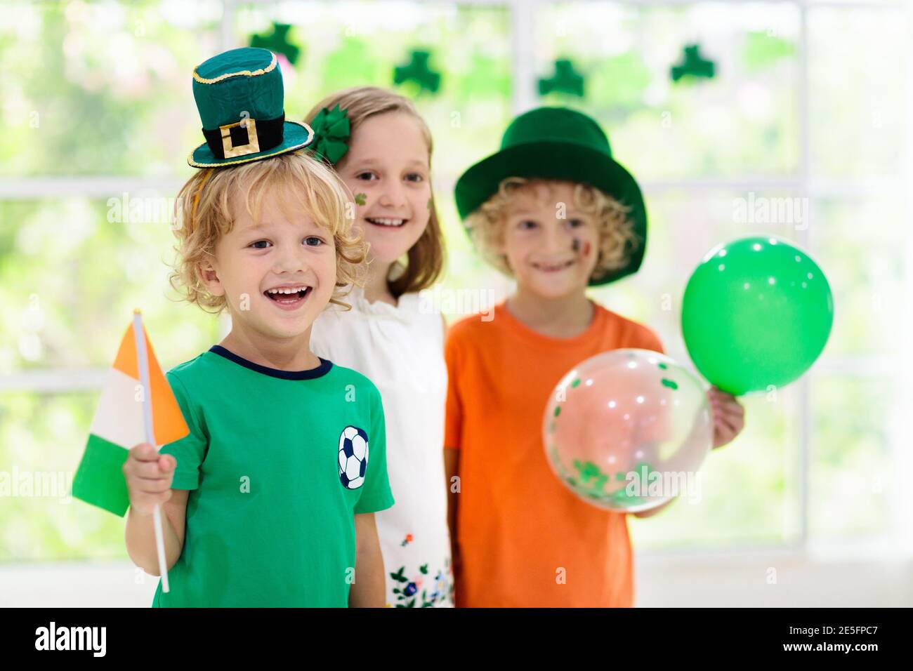 St. Patrick‘s Day Türabdeckung Von BlissYard – Buntes Partydeko-Set Mit Kleeblatt & Zwergen