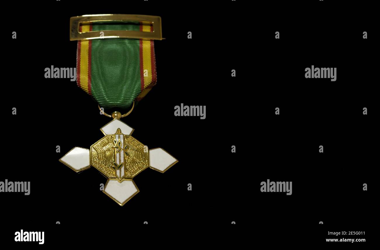 Auf schwarzem Hintergrund, Medaille der Polizei Verdienst mit weißem Abzeichen, nationale Polizei von spanien, nationale Polizei Stockfoto