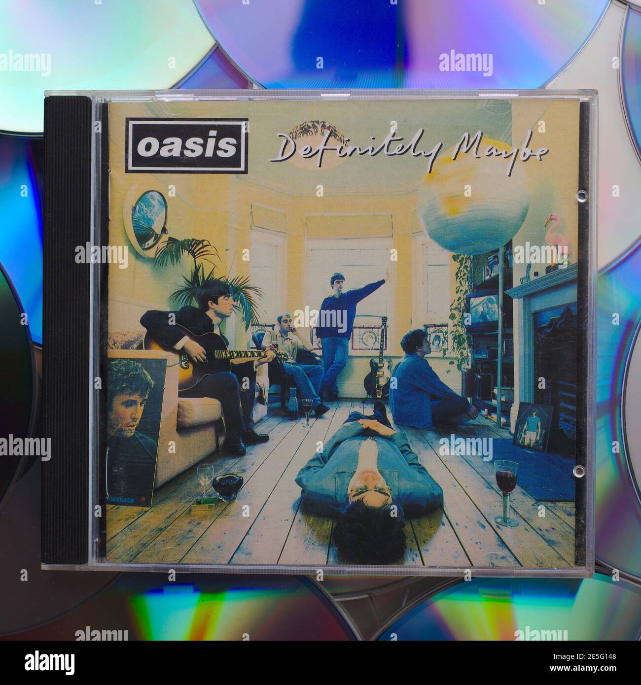 Eine CD-Kopie des Oasis Debütalbums definitely Maybe. Stockfoto