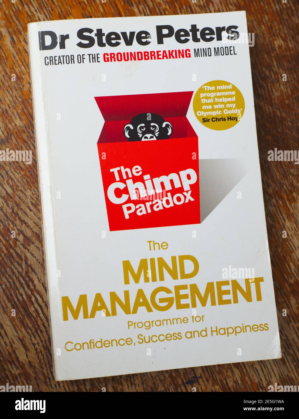 Eine Kopie des Buches Chimp Paradox Mind Management von Dr. Steve Peters. Stockfoto