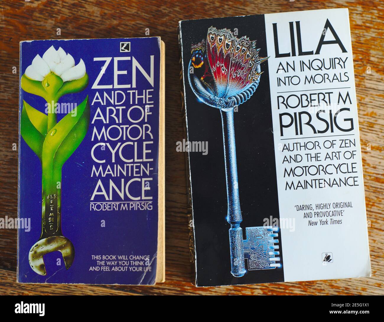 Zen und die Kunst der Motorrad-Wartung und Lila philisophical Romane von  Robert M. Pirsig Stockfotografie - Alamy