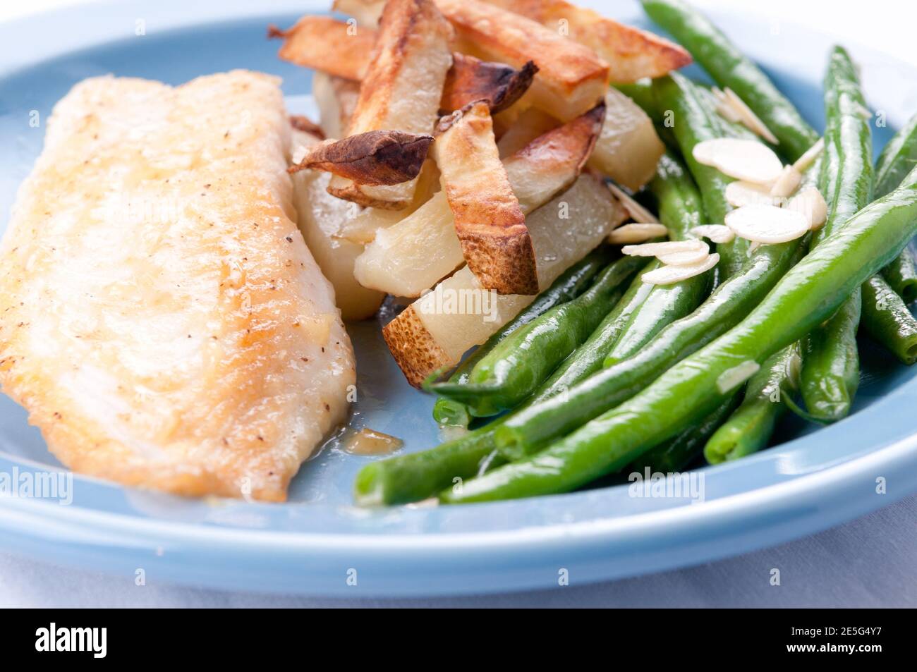 Eiweißreiches Tilapia Fischfilet mit Gemüse Stockfoto