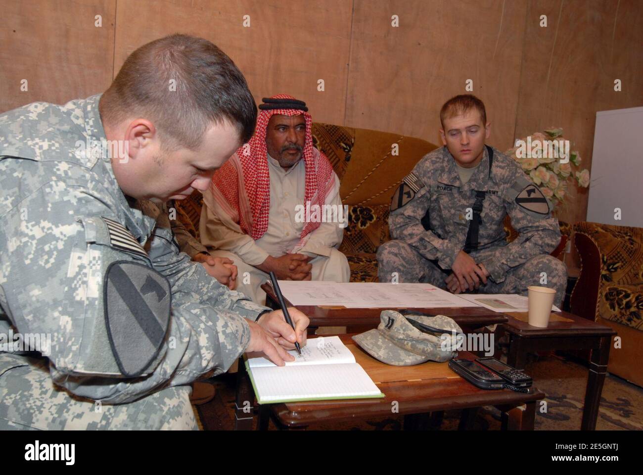 Micro-Zuschuss zahlen in Abu Ghraib Stockfoto