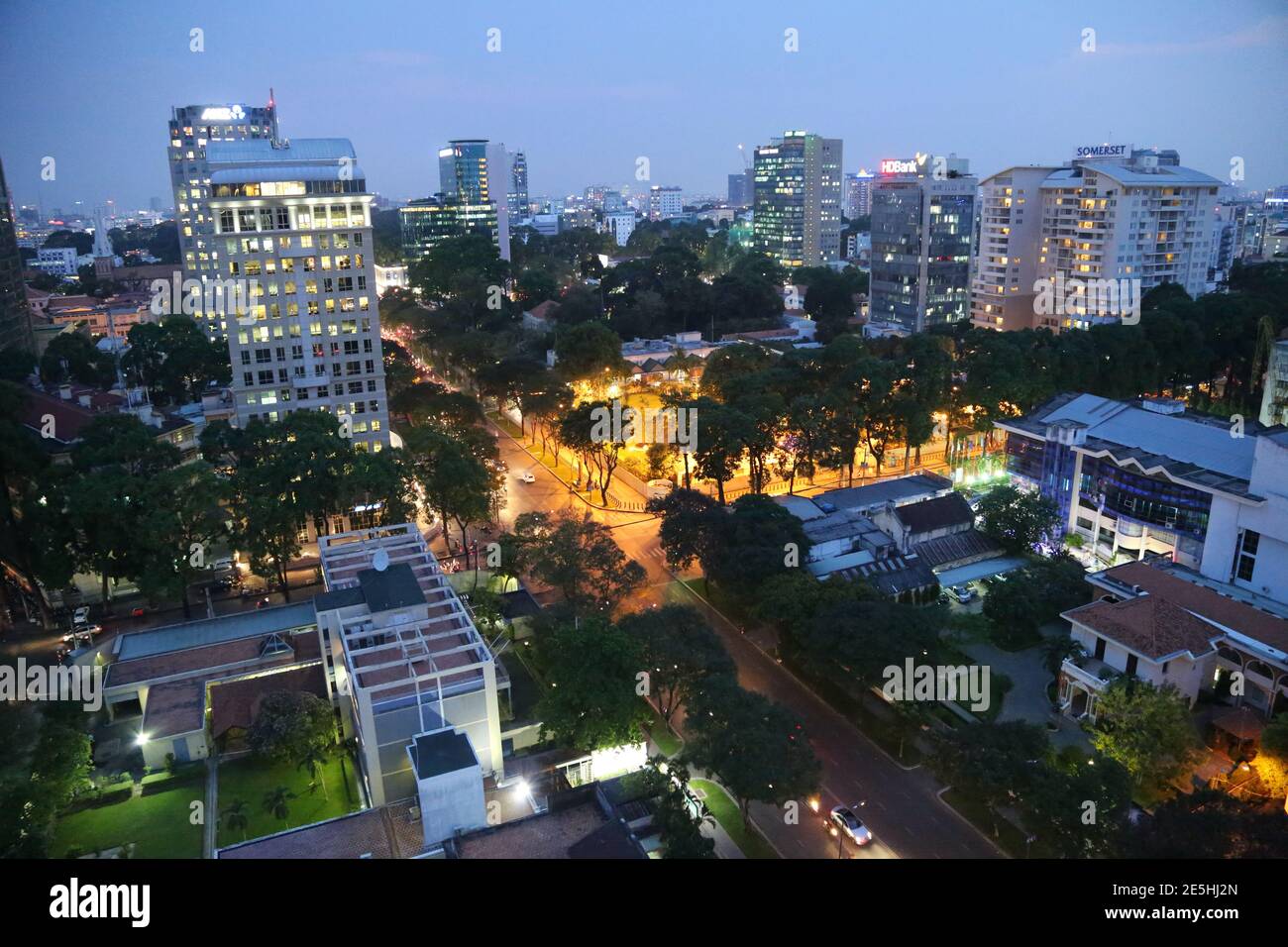 Ho-Chi-Minh-Stadt, Vietnam - April 29 2014: Blick von der Dachterrasse des Sofitel Saigon über die Stadt Stockfoto