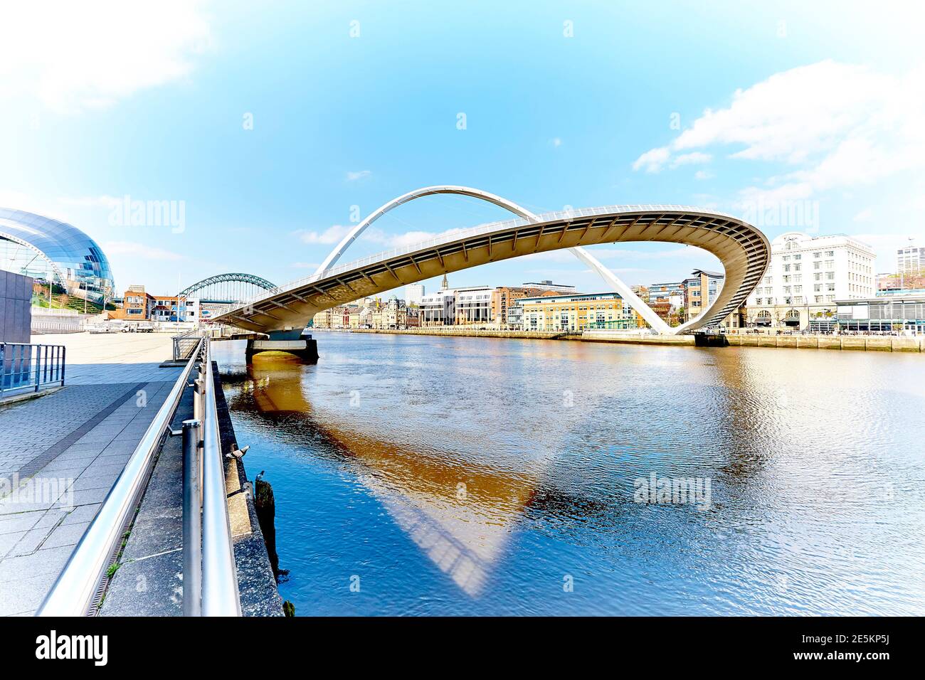 Gateshead Millennium Bridge am Fluss Tyne in Gateshead, Tyneside, North East, Großbritannien Stockfoto