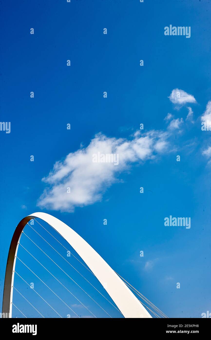 Gateshead Millennium Bridge am Fluss Tyne in Gateshead, Tyneside, North East, Großbritannien Stockfoto