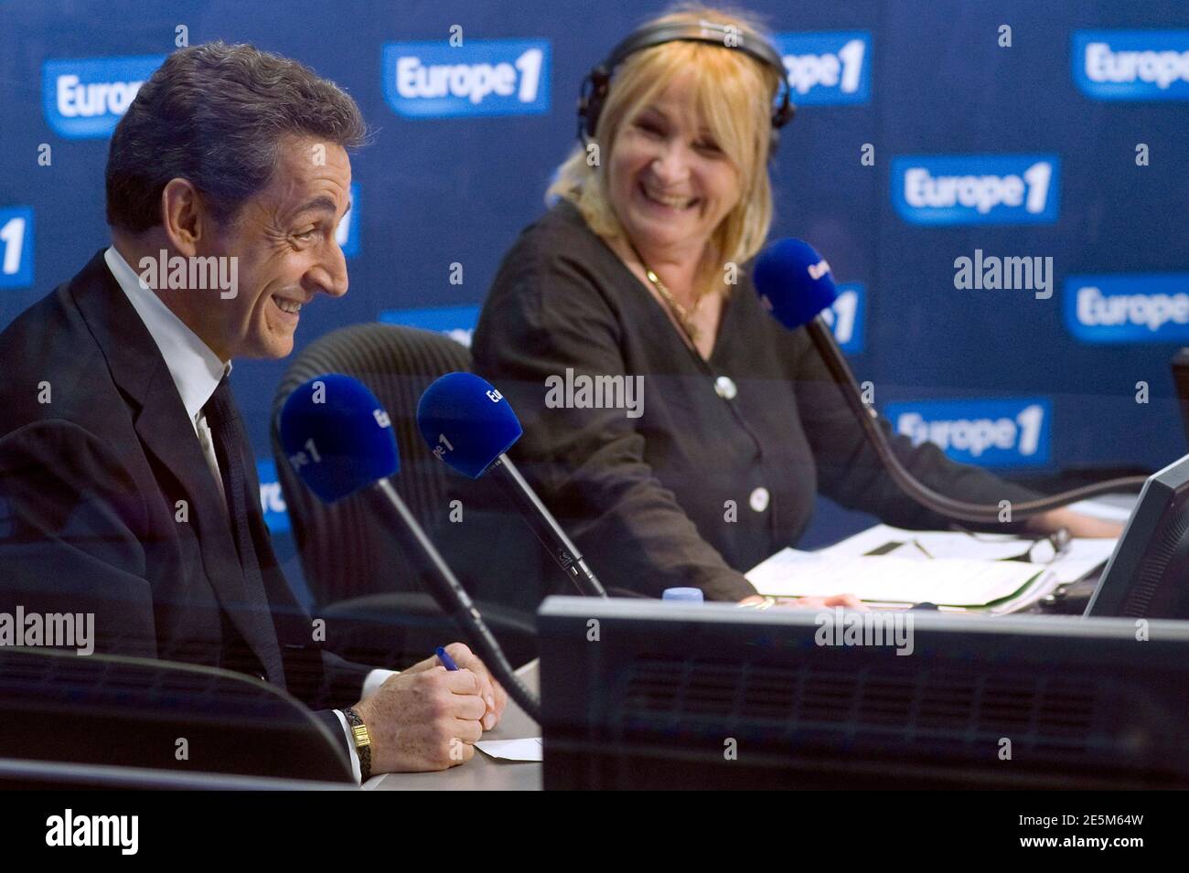 Franzosischer Radiosender Stockfotos Und Bilder Kaufen Alamy
