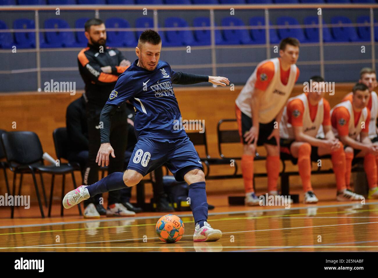 KHARKIV, UKRAINE - 24. JANUAR 2021: Das Futsal-Spiel des ukrainischen Extrakavakpokals Viva Cup Monolit gegen Donbass Energo Trading Stockfoto