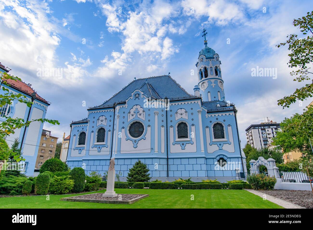Kirche der Heiligen Elisabeth, bekannt als Blaue Kirche, in der Altstadt von Bratislava, Slowakei Stockfoto