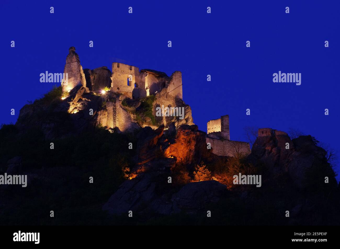 Schloss Dürnstein bei Nacht Stockfoto