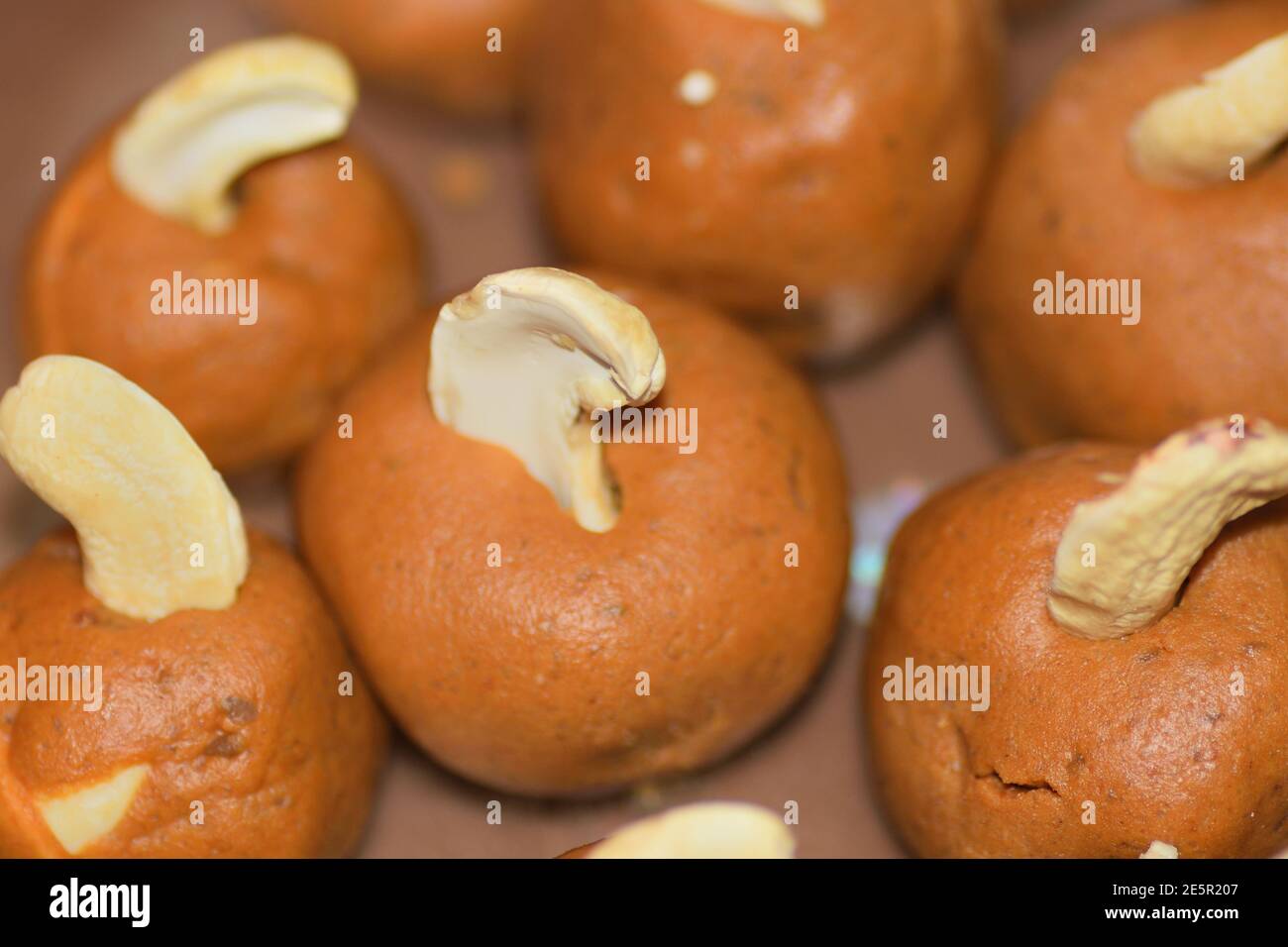 Indische Süßigkeiten - Besan Laddoo Stockfoto