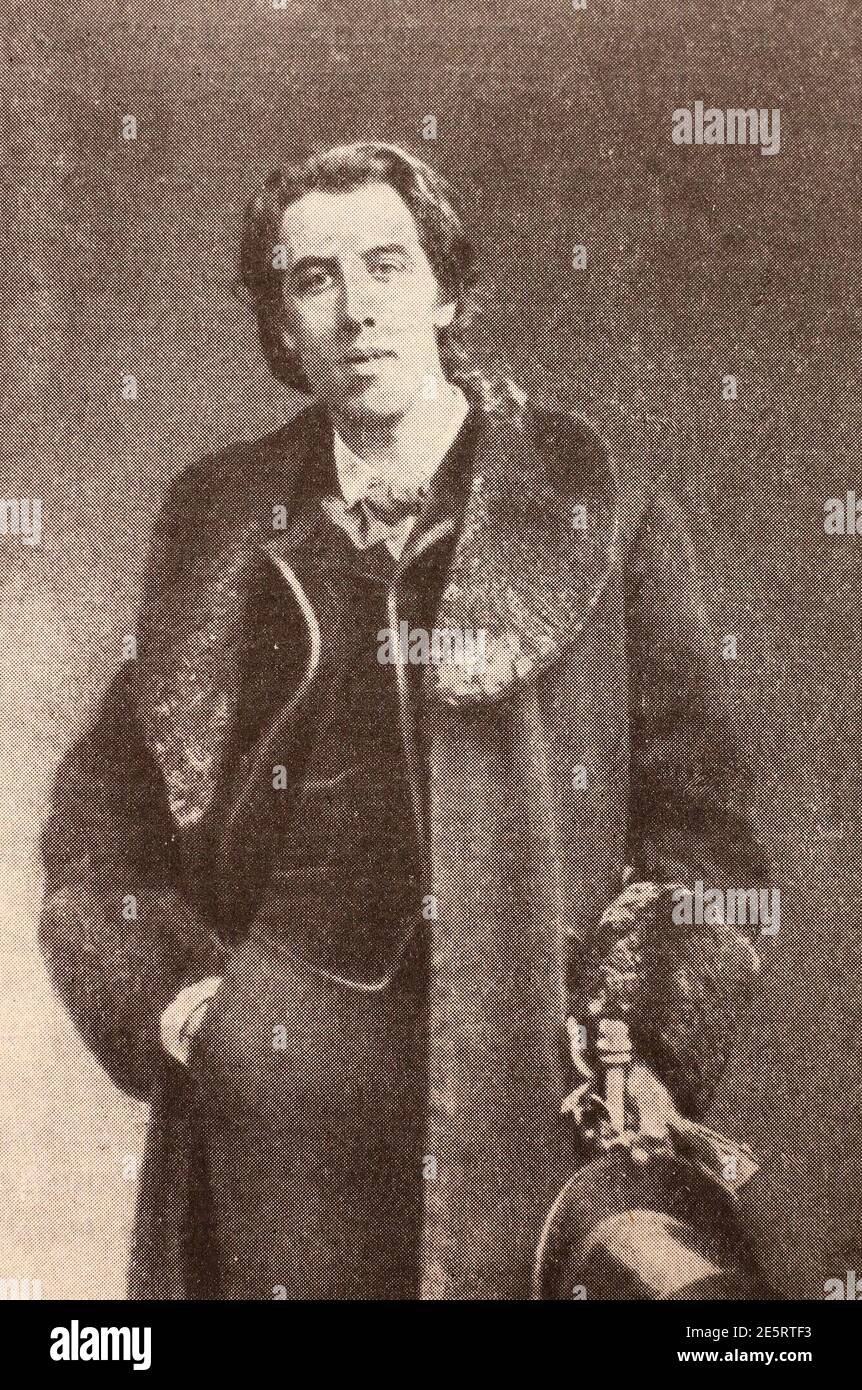 Oscar Wilde. Oscar Fingal O'Flahertie Wills Wilde (16. Oktober 1854 – 30. November 1900) war ein irischer Dichter und Dramatiker. Nachdem er 1880s in verschiedenen Formen geschrieben hatte, wurde er Anfang 1890s zu einem der beliebtesten Dramatiker in London. Er ist am besten in Erinnerung für seine Epigramme und Theaterstücke, seinen Roman das Bild von Dorian Gray, und die Umstände seiner strafrechtlichen Verurteilung wegen grober Unanständigkeit für einvernehmliche homosexuelle Handlungen, Inhaftierung und frühen Tod durch Meningitis im Alter von 46 Jahren. Stockfoto