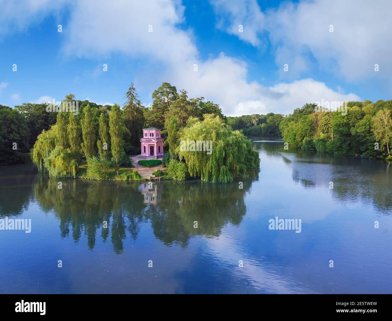 Insel Der Liebe Sofia Park Pavillon Auf Der Insel Uman Ukraine Stockfotografie Alamy