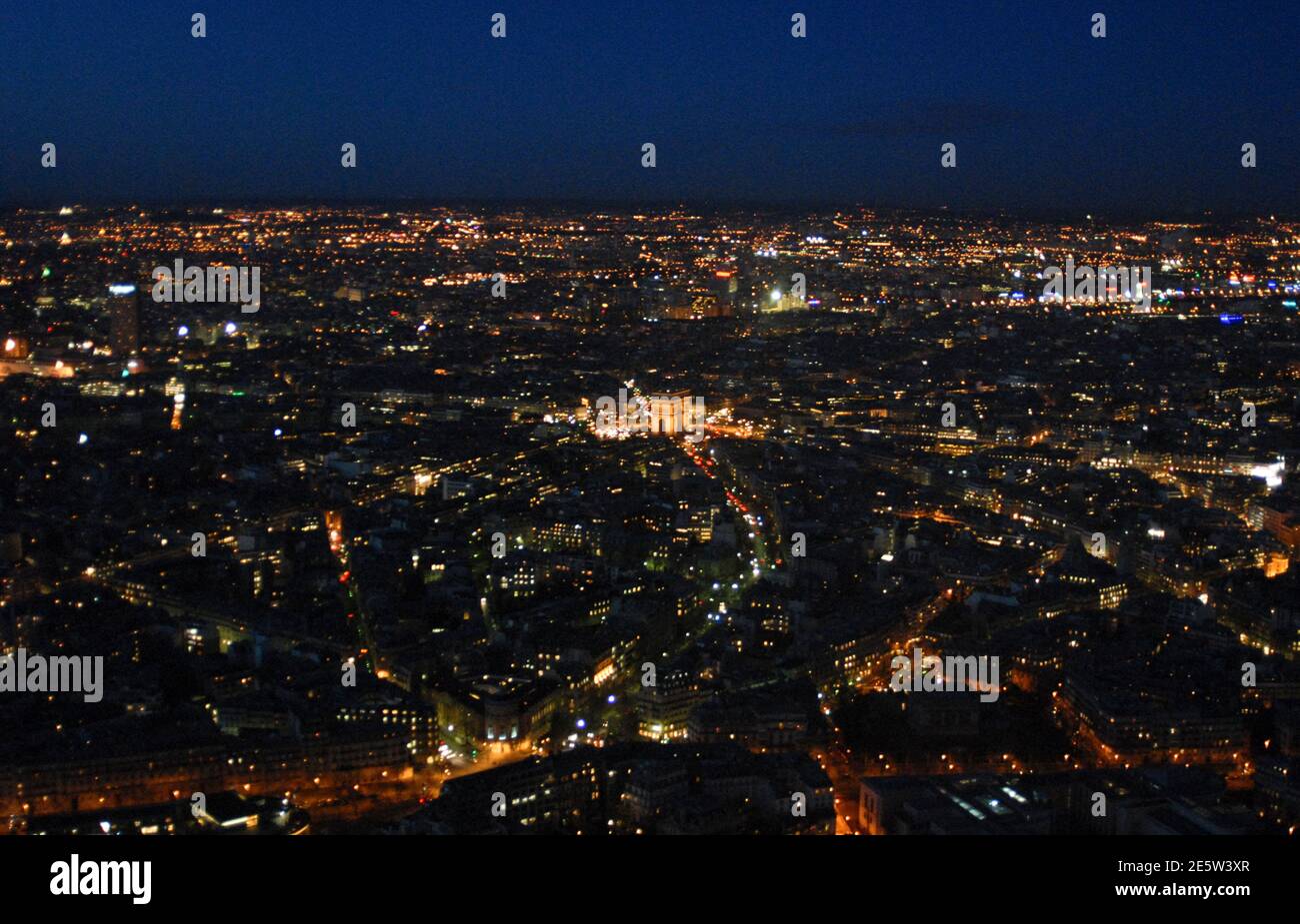 Panoramablick auf Paris vom Eiffelturm: Arc de Triomphe de l'Étoile. Frankreich Stockfoto