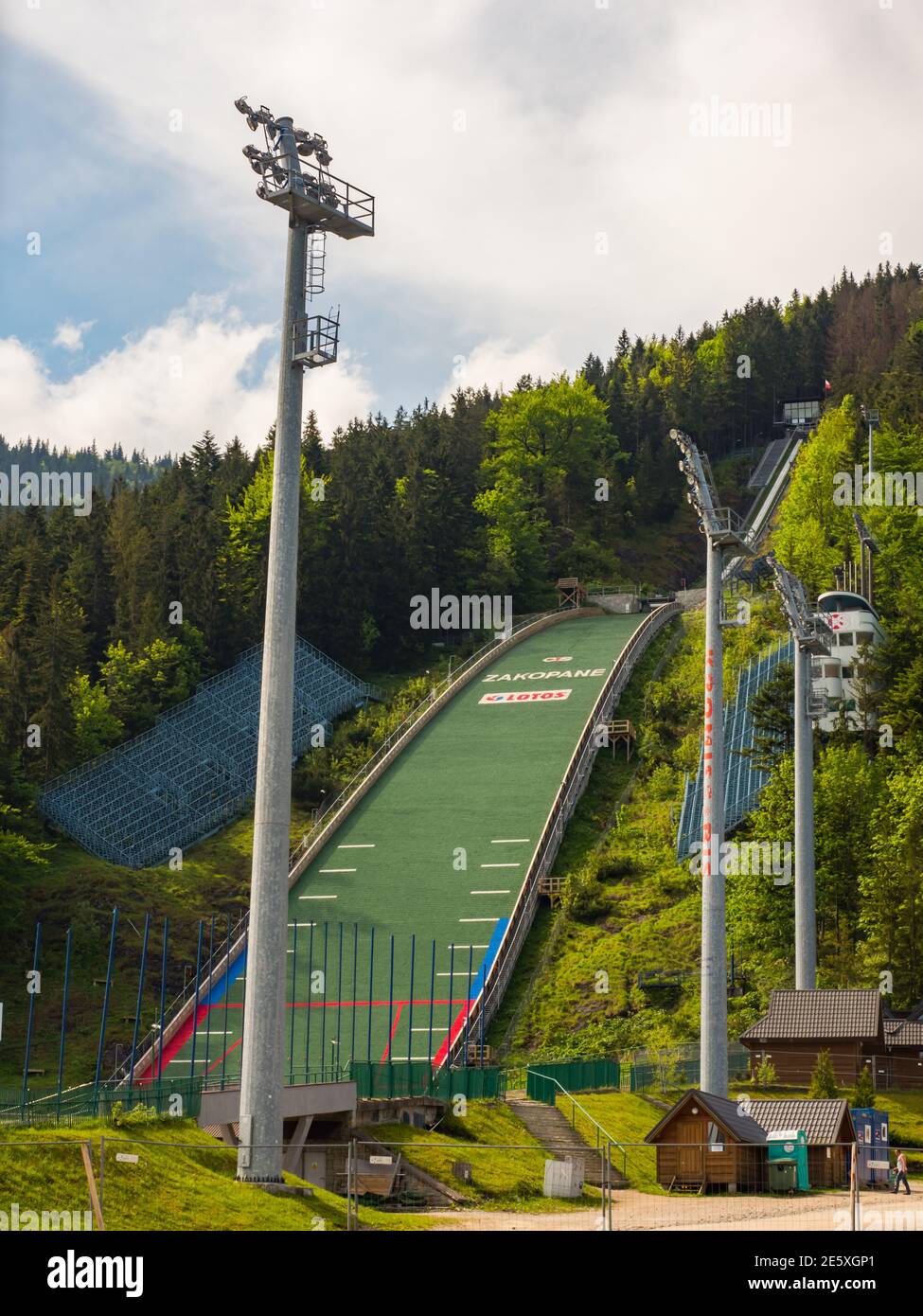 Zakopane, Polen - Juni 04, 2019: Blick auf Wielka Krokiew - Ski Springen in Zakopane neben Tatra. In Polen. Osteuropa. Stockfoto