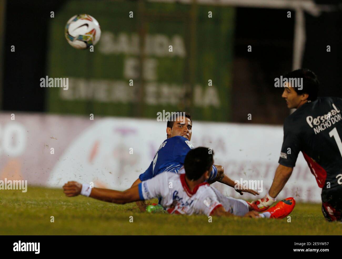 Nacional Goalkeeper Stockfotos Und Bilder Kaufen Alamy