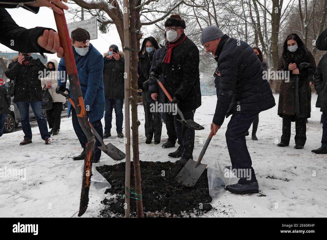 Nicht exklusiv: KIEW, UKRAINE - 28. JANUAR 2021 - Stellvertretender Leiter der Kiewer Stadtverwaltung Oleksandr Chartschenko und außerordentlicher Botschafter Stockfoto