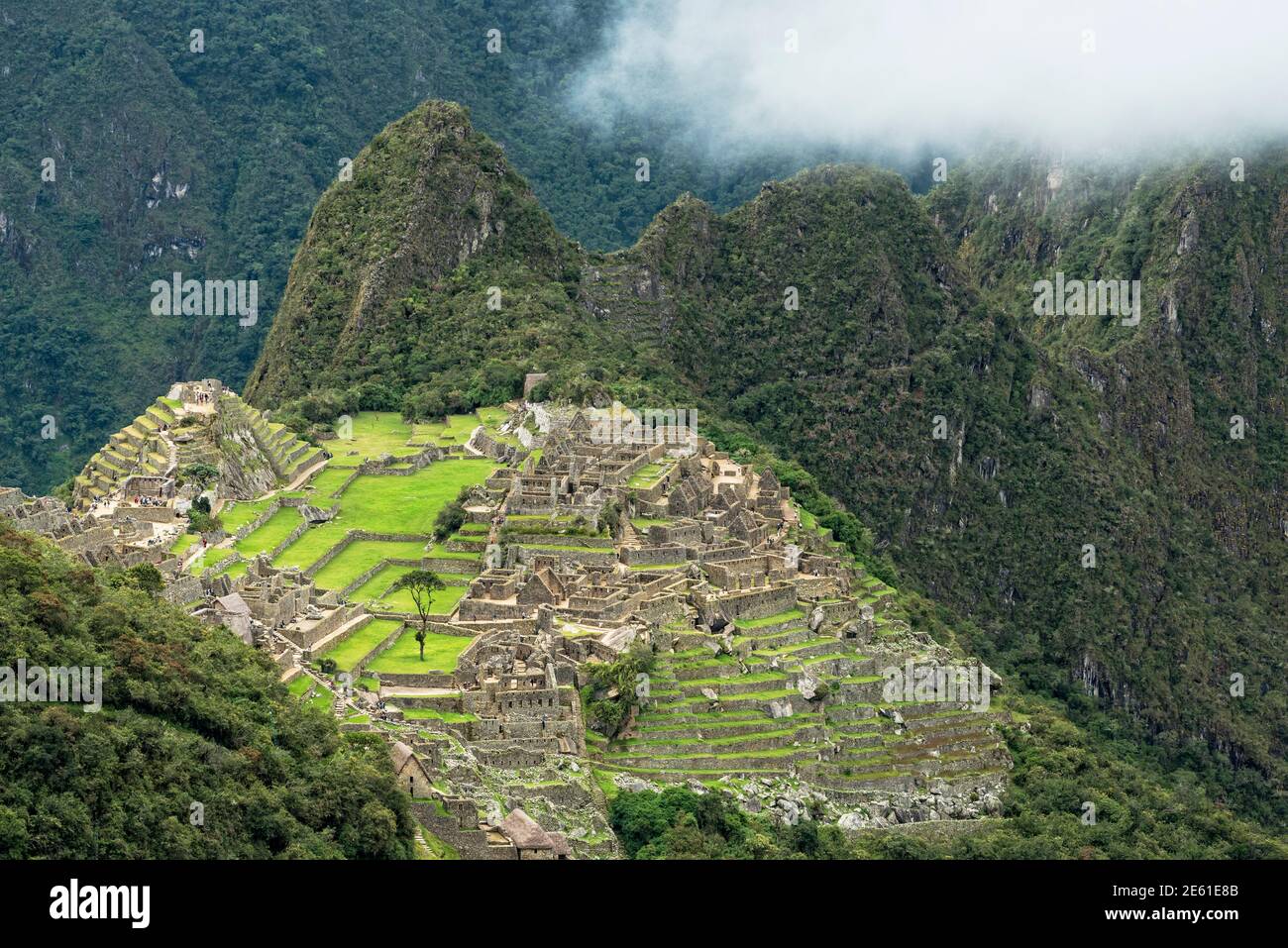 Machu Picchu vom Inka Trail direkt unter dem Sonnentor gesehen; Machu Picchu, Peru. Stockfoto