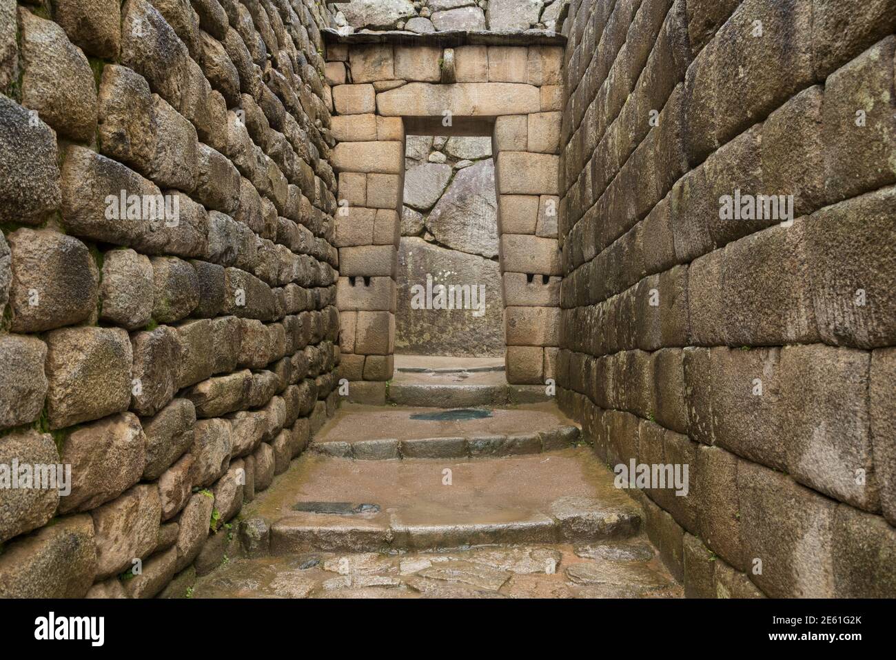 Steintor in der Nähe des Sonnentempels, Machu Picchu, Peru. Stockfoto