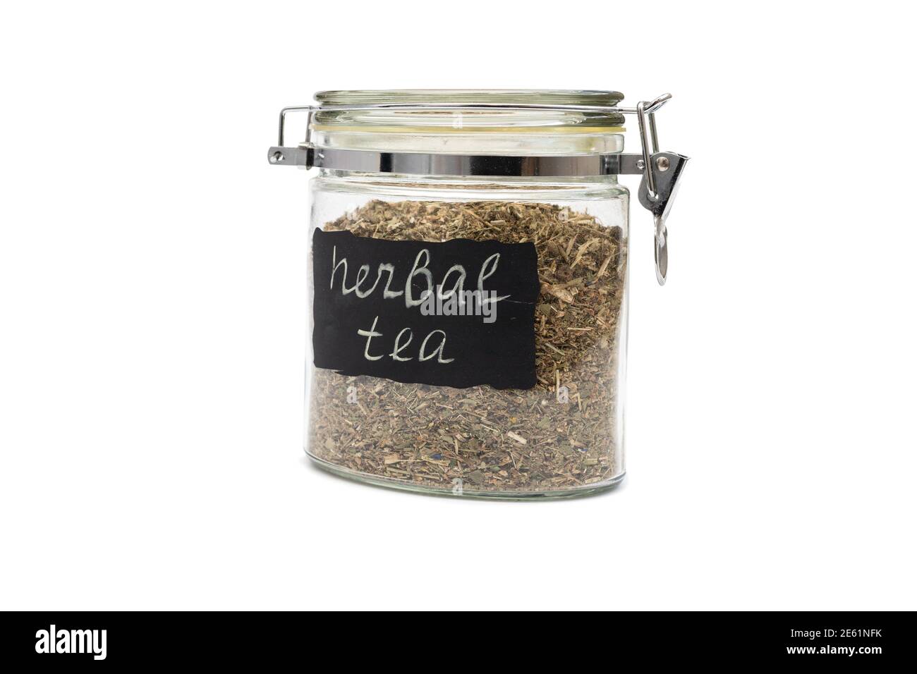 Kräutertee in einem Glas, Flip-Top-Verschluss, isoliert auf weißem Hintergrund Stockfoto