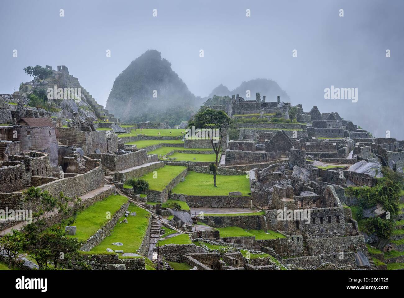 Machu Picchu, Peru, an einem regnerischen Tag. Stockfoto