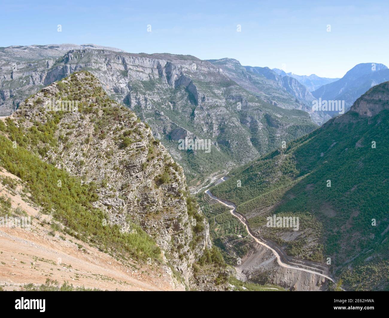 Blick auf den CEMI Canyon vom Lagjja e Re Pass, Kelmend Valley - Albanien Stockfoto