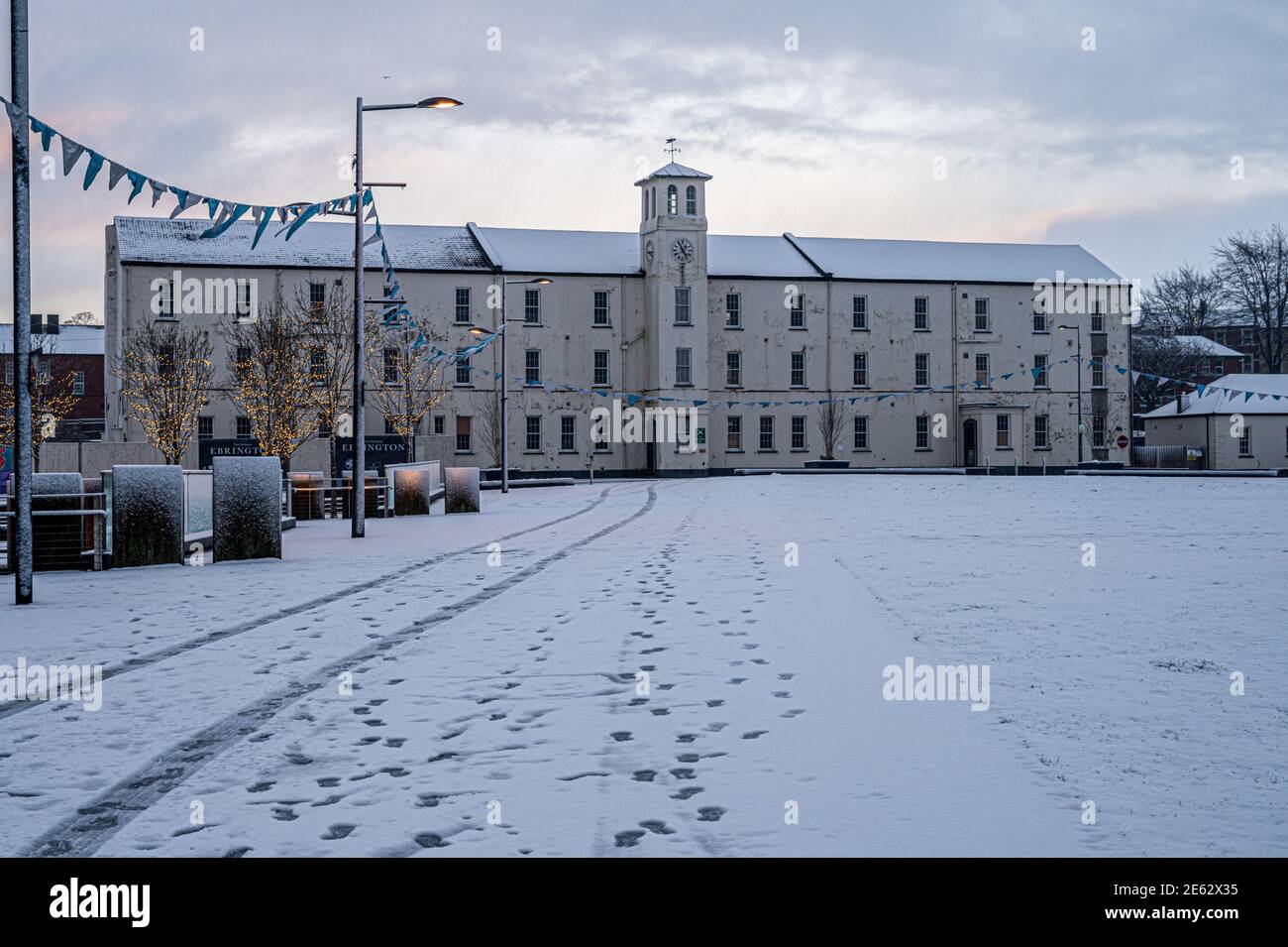 Derry, Norther Ireland - 22. Jan 2021: Ebrington mit Schnee im Winter Stockfoto