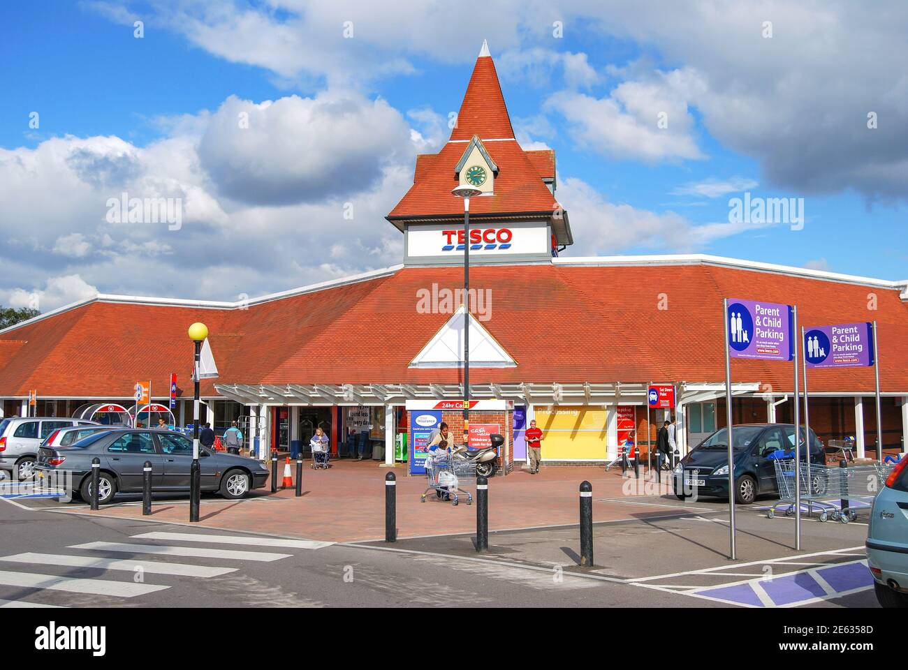 Tesco Supermarkt, County Lane, Warfield, Berkshire, England, Vereinigtes Königreich Stockfoto