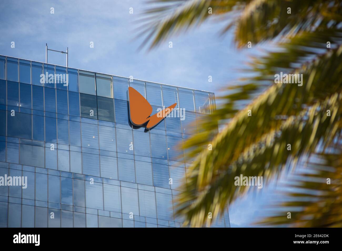 Das Logo des spanischen Strom- und Gasunternehmens Naturgy ist auf dem Firmengebäude in Barcelona zu sehen.der australische Investmentfonds IFM Investors hat ein teilweises freiwilliges Übernahmeangebot gestartet, um 22.69% des Aktienkapitals des spanischen Strom- und Gasunternehmens Naturgy zu übernehmen. Stockfoto