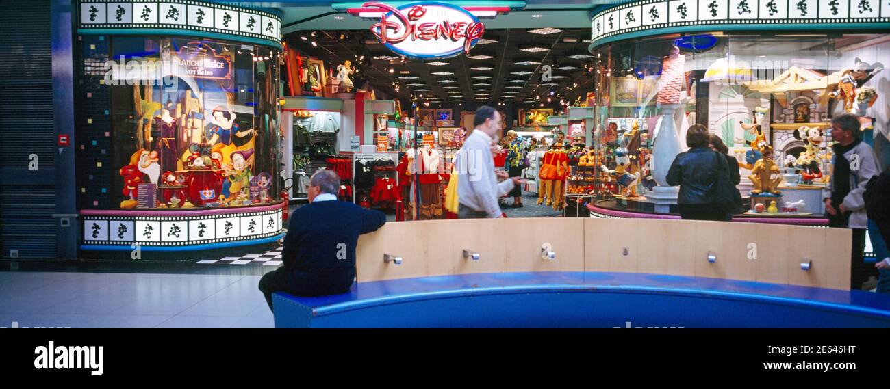 Calais Frankreich Zitieren Sie Europa Disney Store Stockfoto