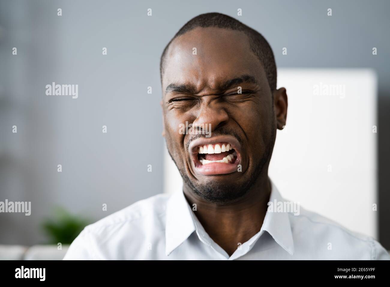 Traurig Frustriert Afroamerikanischen Mann. Unglückliches Gesicht Stockfoto