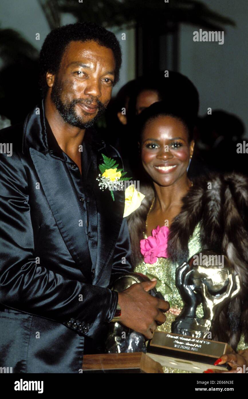 **DATEI FOTO** Cicely Tyson ist am 96 gestorben. Paul Winfield und Cicely Tyson 1978 Quelle: Ralph Dominguez/MediaPunch Stockfoto