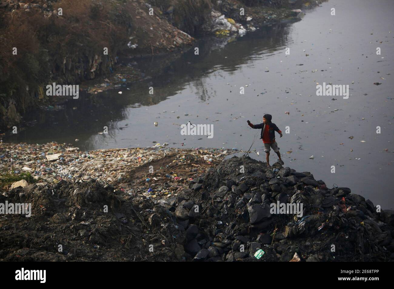 Nepal water pollution waste Fotos und Bildmaterial in hoher Auflösung