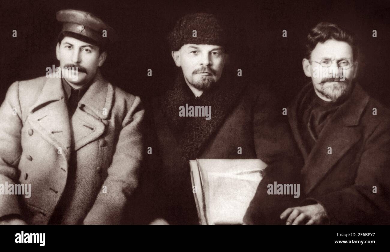 Joseph Stalin, Wladimir Lenin und Michail Kalinin auf dem VIII. Parteitag der Russischen Kommunistischen Partei, Moskau, 1919. Stockfoto
