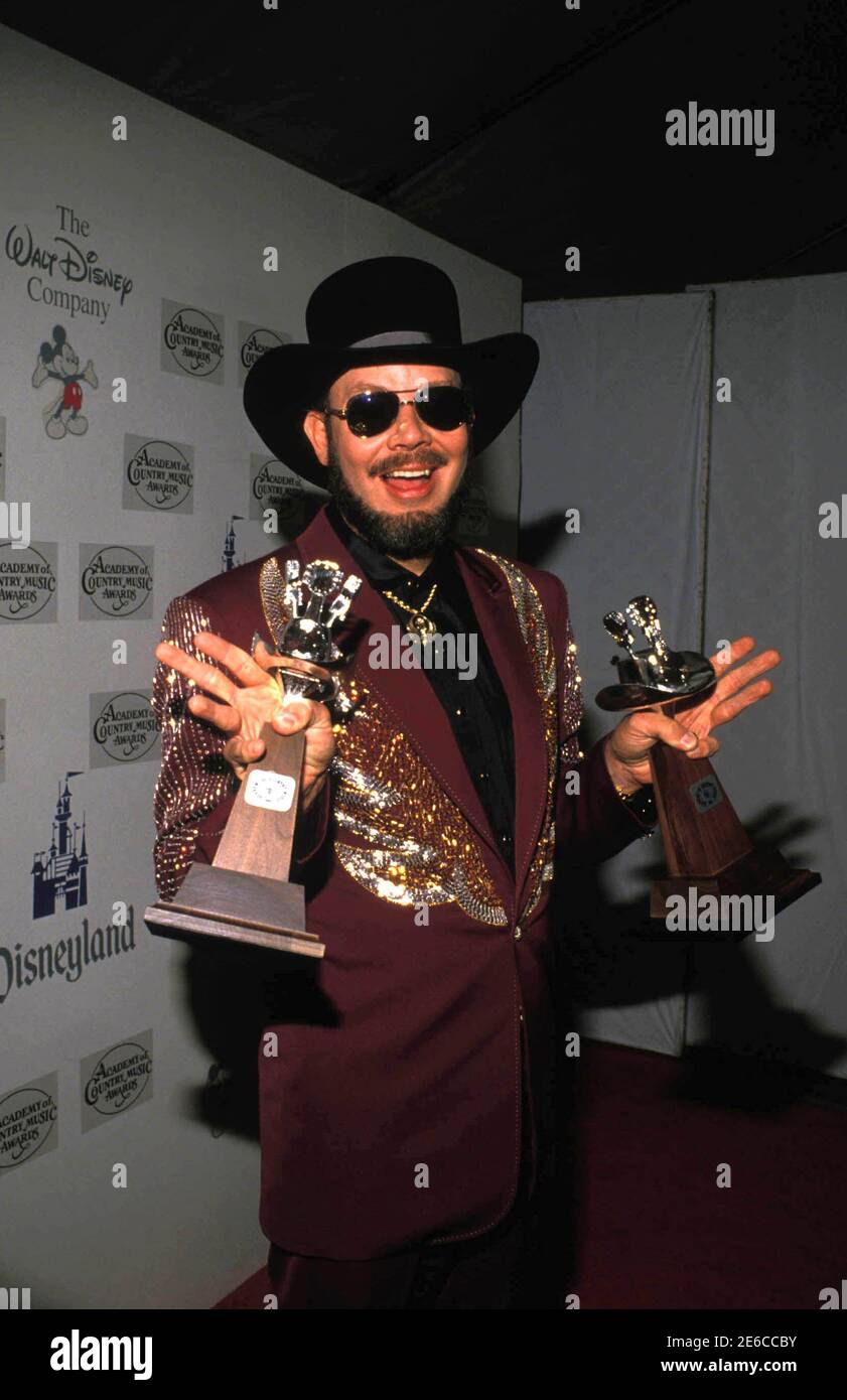 Hank Williams Jr. bei den Academy of Country Music Awards am 10. April 1989. Quelle: Ralph Dominguez/MediaPunch Stockfoto