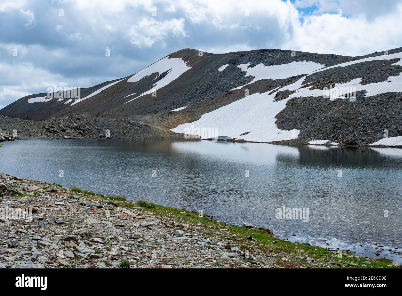 Einsamer Laghetto di Fedaria - ein versteckter Alpensee Die schweizerisch-italienische Grenze Stockfoto