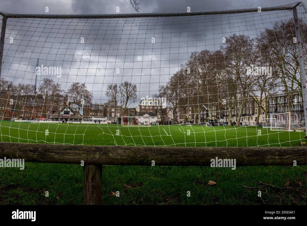 Leeres Fußballfeld in Chelsea, London Stockfoto