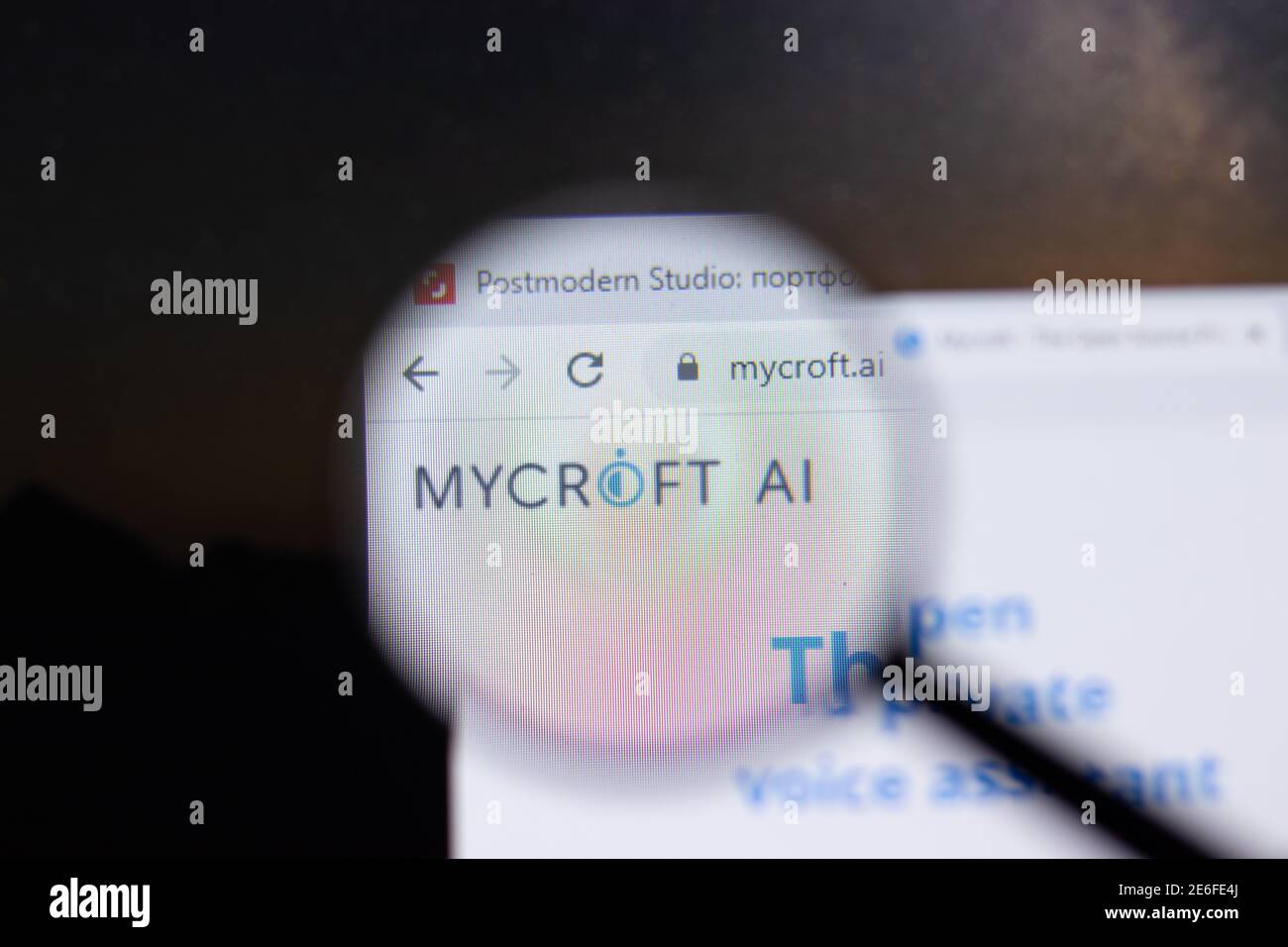 Sankt Petersburg, Russland - 28. Januar 2021: Mycroft Website-Seite mit Logo close-up, illustrative Editorial Stockfoto